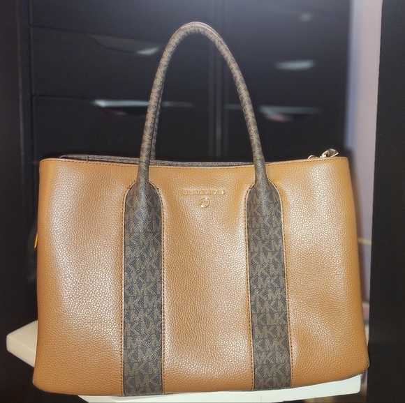 Michael Kors Shoulder/Crossbody Medium Bag - Picture 1 of 5